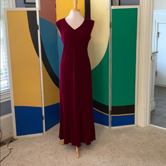 Karen Kane Dresses & Skirts - Luxurious magenta velvet Karen Kane dress